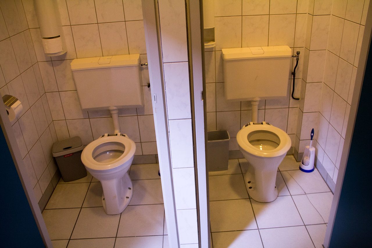 De toiletten op de eerste verdieping